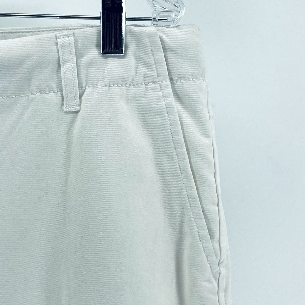 GAP Modern Fit Bermuda Shorts in White, 100% Cotton, NWT, Women’s 12 - Picture 2 of 6